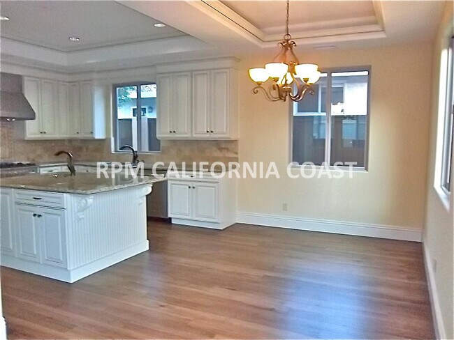 Building Photo - 2320 Marshallfield Ln