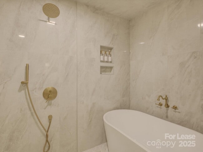 Building Photo - 2016 Wedgedale Dr