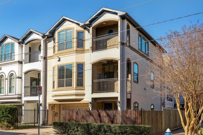 Building Photo - 5502 Blossom St