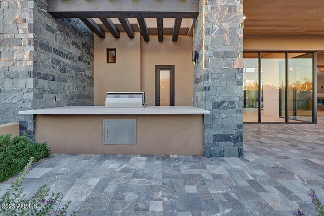 Building Photo - 10249 E Joy Ranch Rd