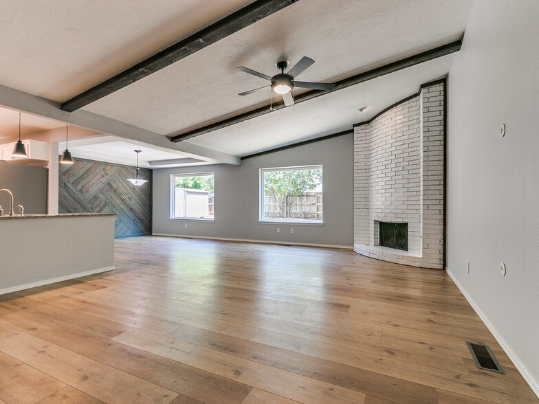 Building Photo - 9906 Mantle Dr