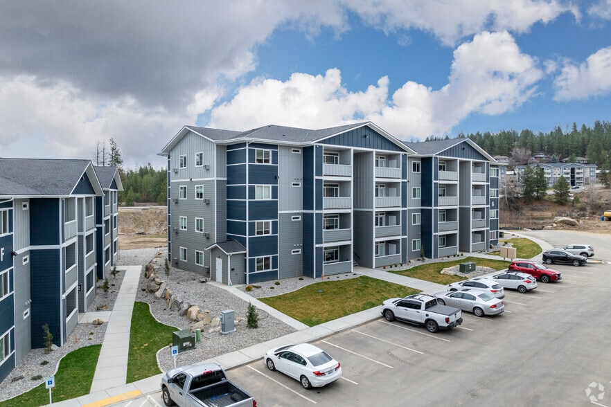 910 S Carnahan - Carnahan West