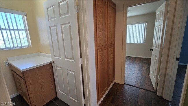 Building Photo - 3902 W El Campo Grande Ave