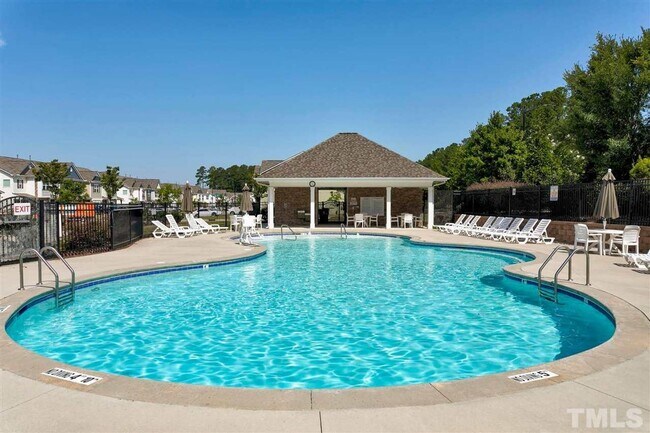 Building Photo - 3 Bedroom 2.5 Bathroom Townhome Home w/ Open Floorplan and a 2 car Garage in the heart of Morrisv...