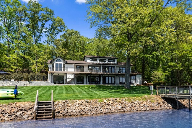 Building Photo - 3837 Fox Run