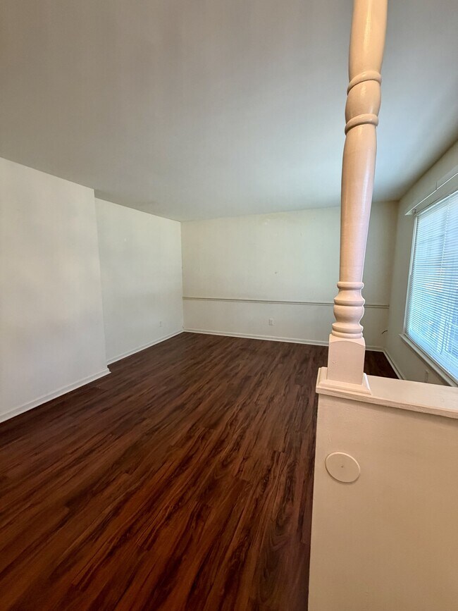 Building Photo - 305 W Cadbury Dr