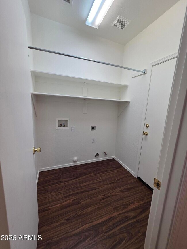 Building Photo - 1825 W Desert Willow Dr