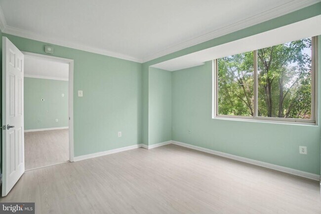 Building Photo - 1515 S Arlington Ridge Rd