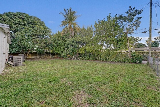 Building Photo - 3322 McKinley St