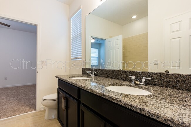 Building Photo - Beautiful Waterfront Home (4/3.5) in Grove...