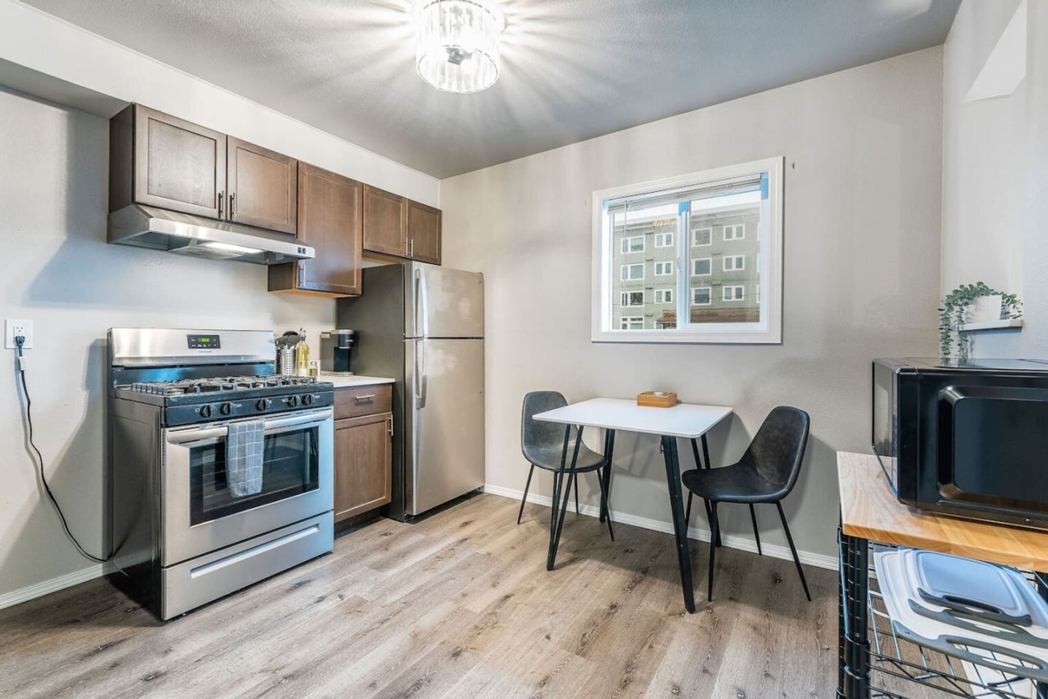 Building Photo - 1805 S Yakima Ave