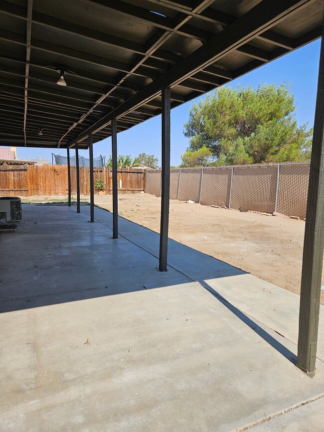 Building Photo - 4 Bedroom Adelanto Home