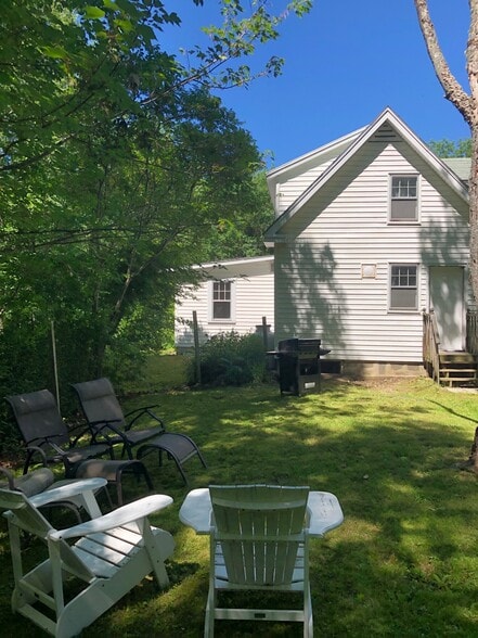 Building Photo - 207 Stillwater Ave