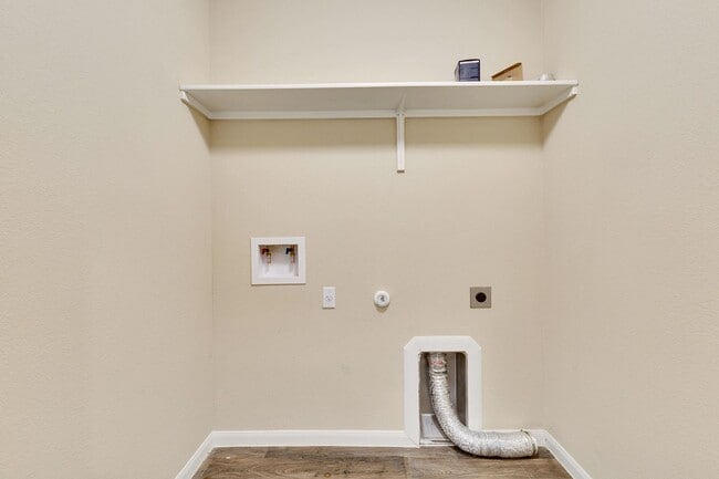 Building Photo - Modern Elegance Awaits: Discover Your Oasis in Hutto, TX