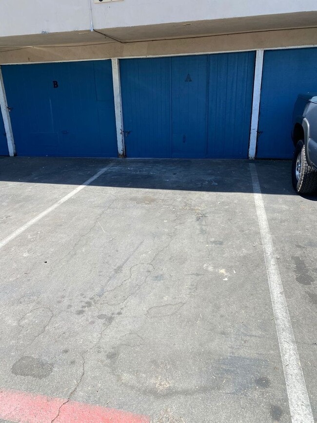 Building Photo - Remodeled 3 Bedroom 1 Bath Plus Single Car Garage