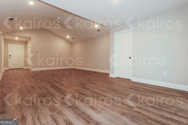 Building Photo - 155 Cottage Grove Rd