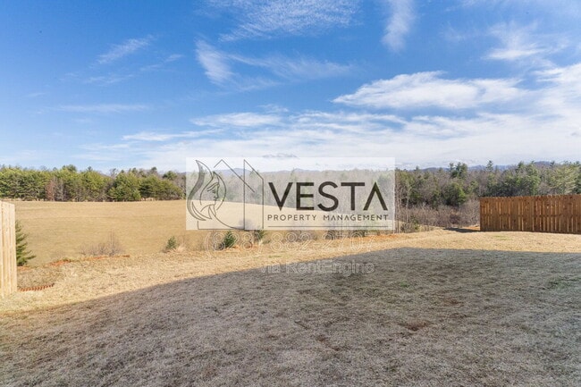 Building Photo - 240 Ridgeview Ln