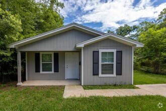 Building Photo - 3 Bed / 1 bath home in Beaumont! Move in r...