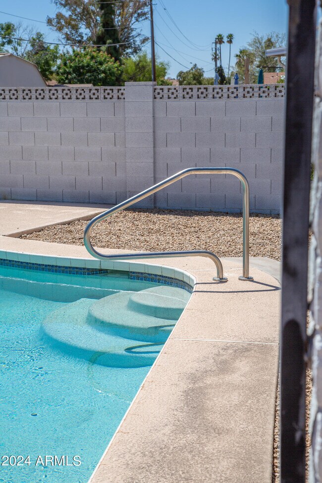 Building Photo - 3325 S Shafer Dr