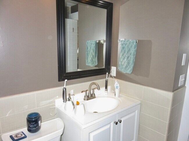 Building Photo - 35 Lovell Rd