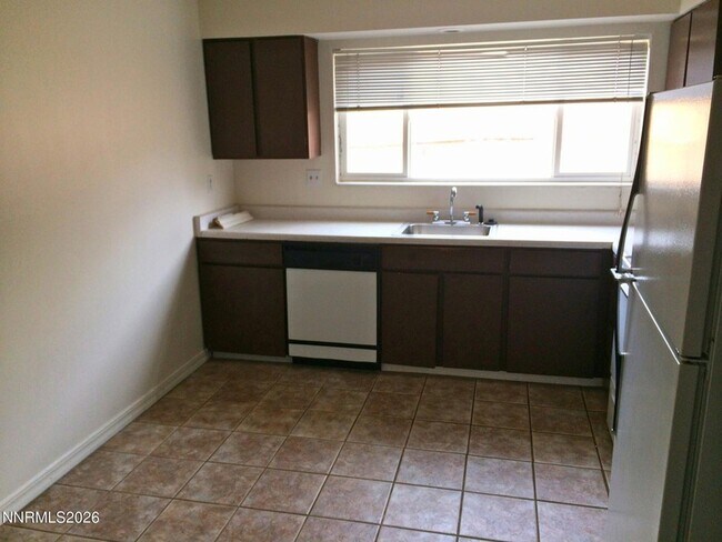 Building Photo - 3281 Gypsum Rd