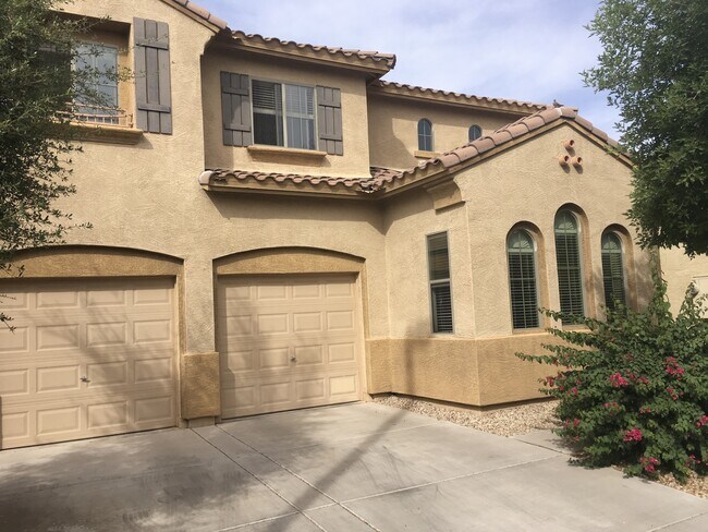 Building Photo - Welcome to this beautifully maintained home in one of Gilbert’s most sought-after communities.