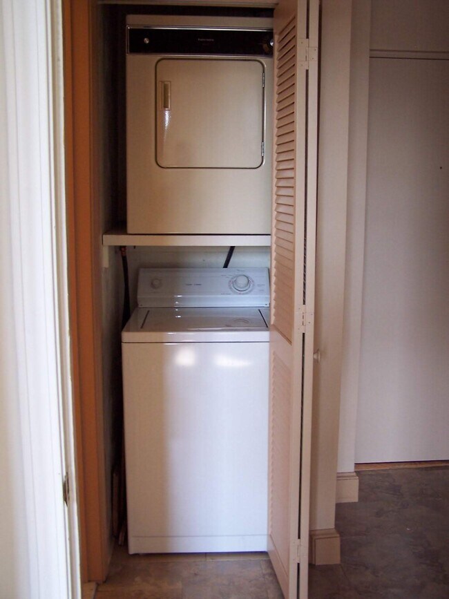 Building Photo - 14 John Eliot Square 4F