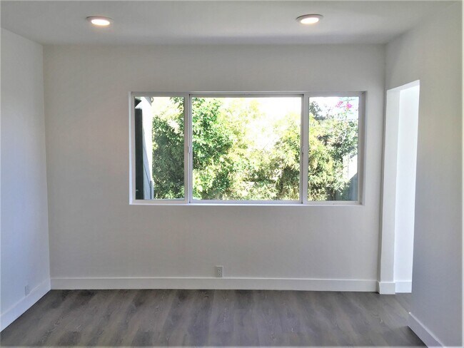 Building Photo - 8538 N W Knoll Dr