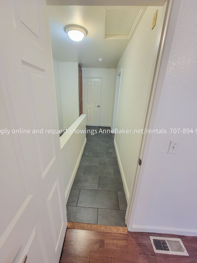 Building Photo - Cloverdale Meadows 2 Bedroom Condo Availab...