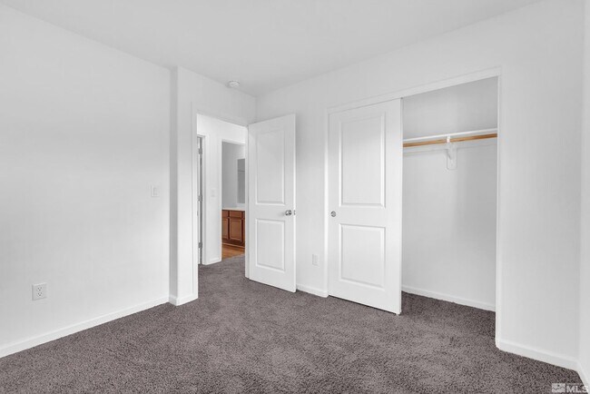 Building Photo - 698 Valmy Dr