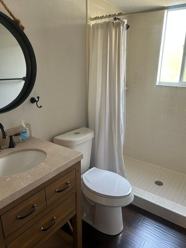Building Photo - Luxury living with an Intracoastal view and direct access to dock, marina and lift