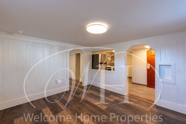 Building Photo - 1011 Waverly St