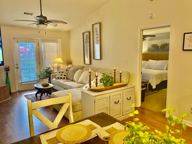 Building Photo - 401 Londonberry Dr