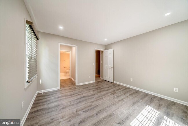 Building Photo - 8318 Kingsgate Rd