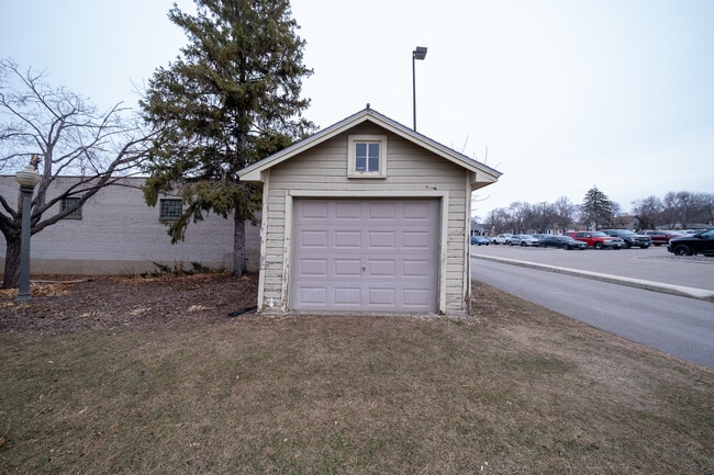 Building Photo - 128 2nd Ave W