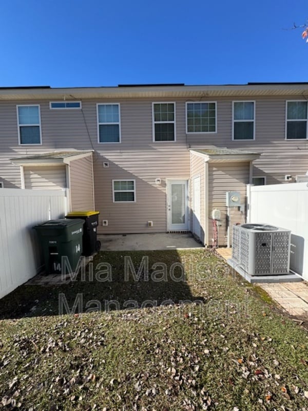 Building Photo - 14 Winter Lake Cir