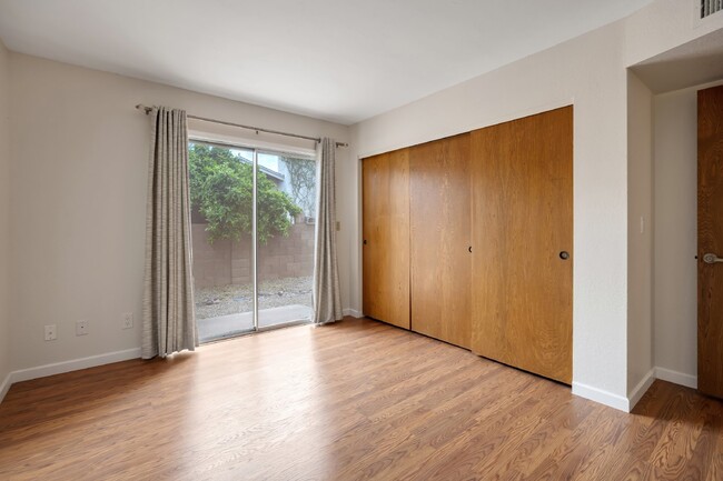 Building Photo - Lovely  South Scottsdale Charmer!