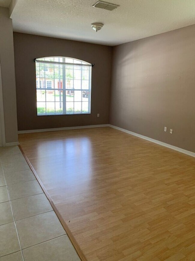 Building Photo - Beautiful 4/2 home in Lovely Venetian Bay Gated Community