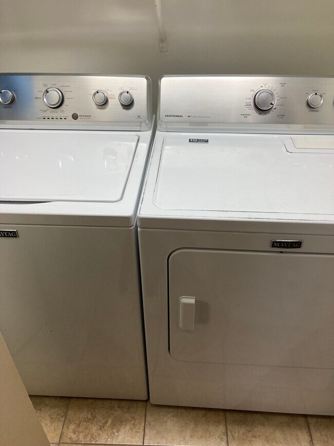 Building Photo - 7618 Colonial Ct