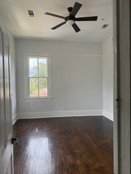 Building Photo - 634 N 7th St