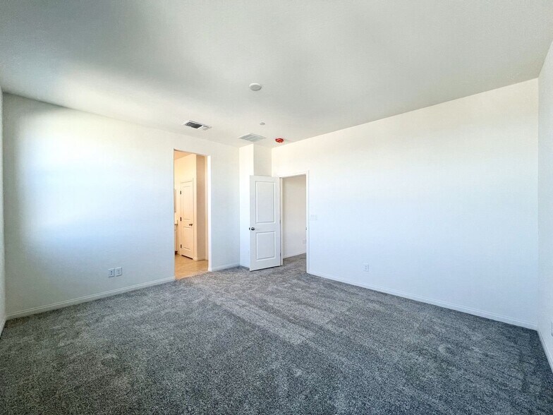Building Photo - 1606 Rock Kestrel St