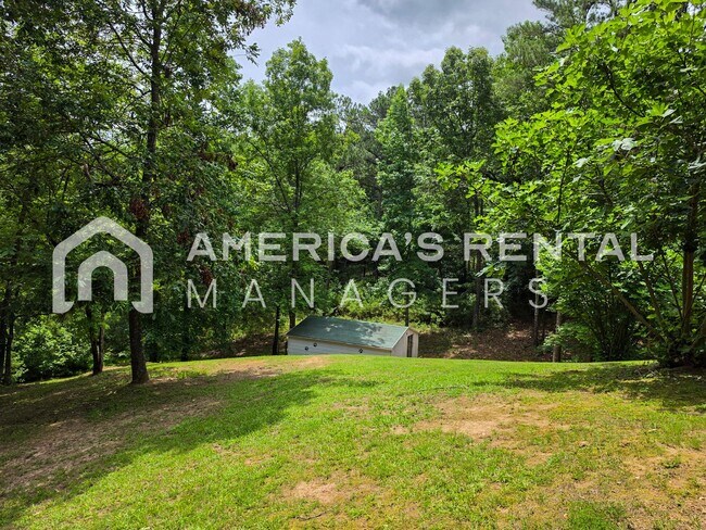 Building Photo - Private Estate Living on Over 3 Acres! Available to view NOW!