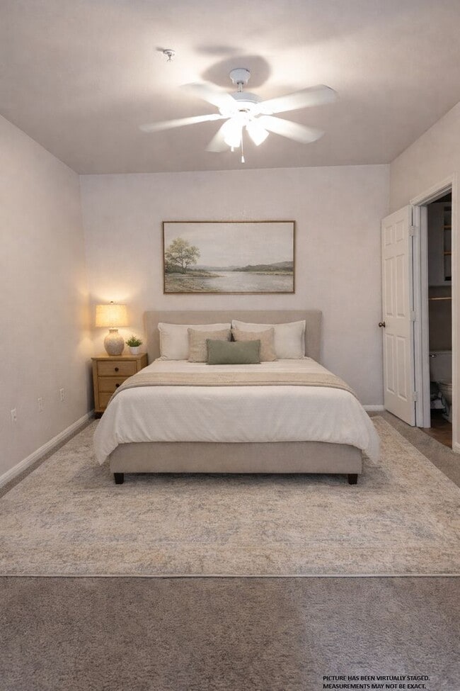 Building Photo - Lovely 2x2 with Balcony & washer/dryer, updated flooring & appliances