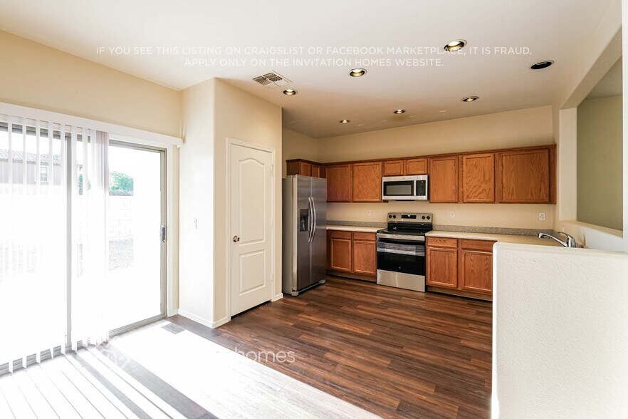 Building Photo - 17325 N 185th Dr