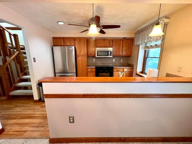 Building Photo - 1256 Queens Dr