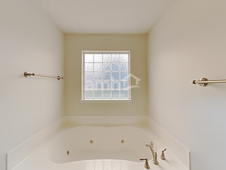 Building Photo - 3215 Cinch Ct