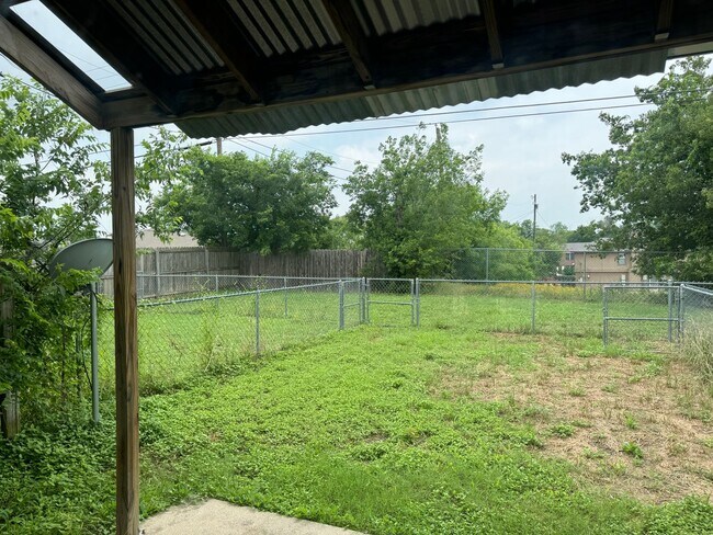 Building Photo - 2515 Bermuda Dr