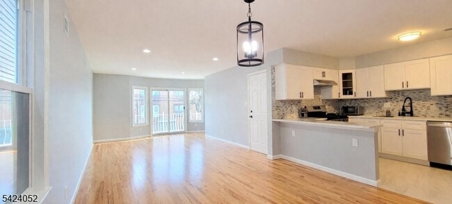 Building Photo - 11 Wallis Ave