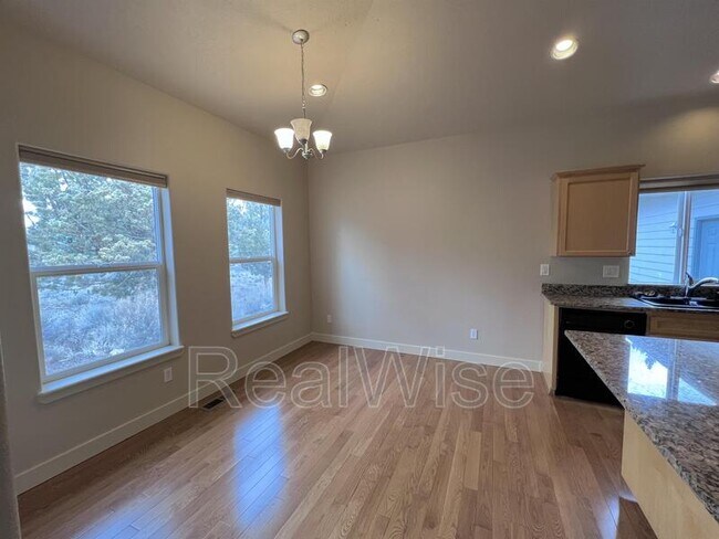 Building Photo - 835 Nutcracker Dr