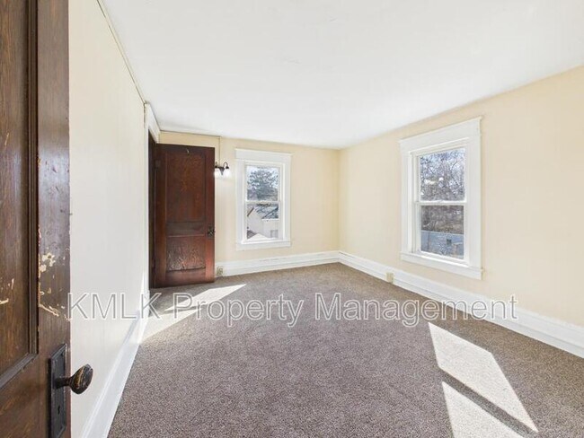 Building Photo - 446 7th St